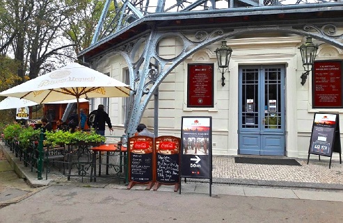 مقهى برج تلة بترين في براغ