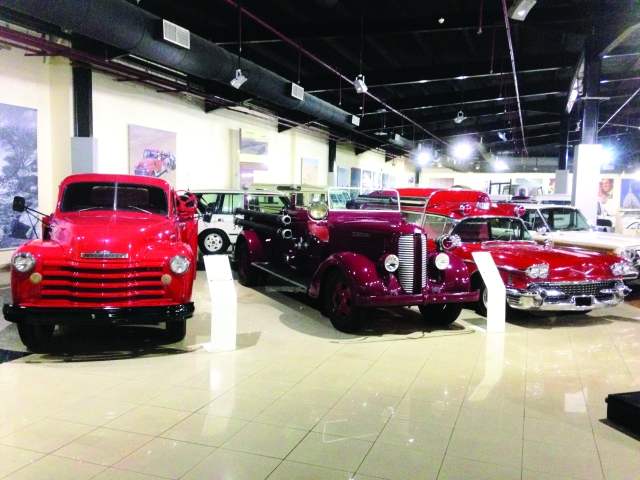 متحف الشارقة للسيارات القديمة من افضل الاماكن السياحية في الشارقة الامارات