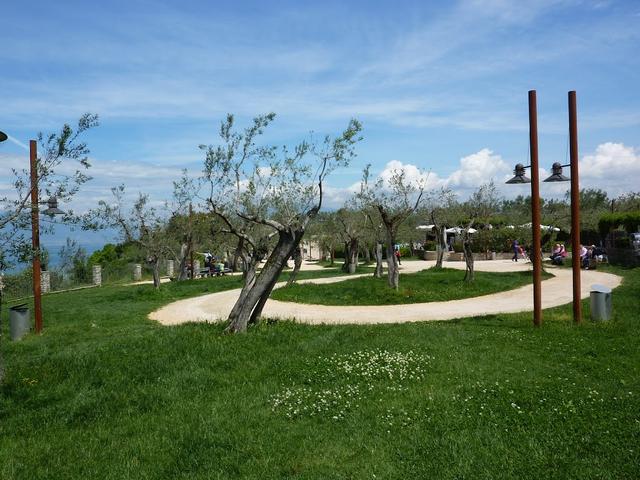 حديقة توميليري العامة في سيرموني