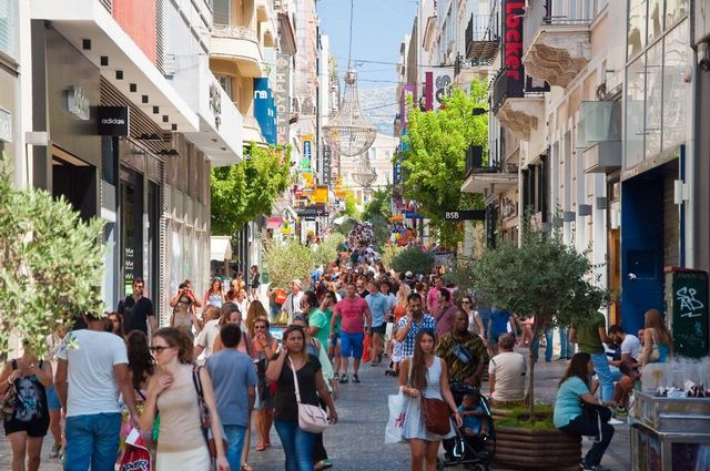 منطقة بلاكا اثينا من افضل الاماكن السياحية في اليونان